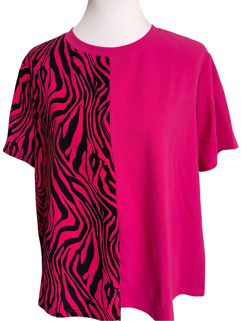 Emery Rose Fuchsia Zebra Print Short Sleeve Top